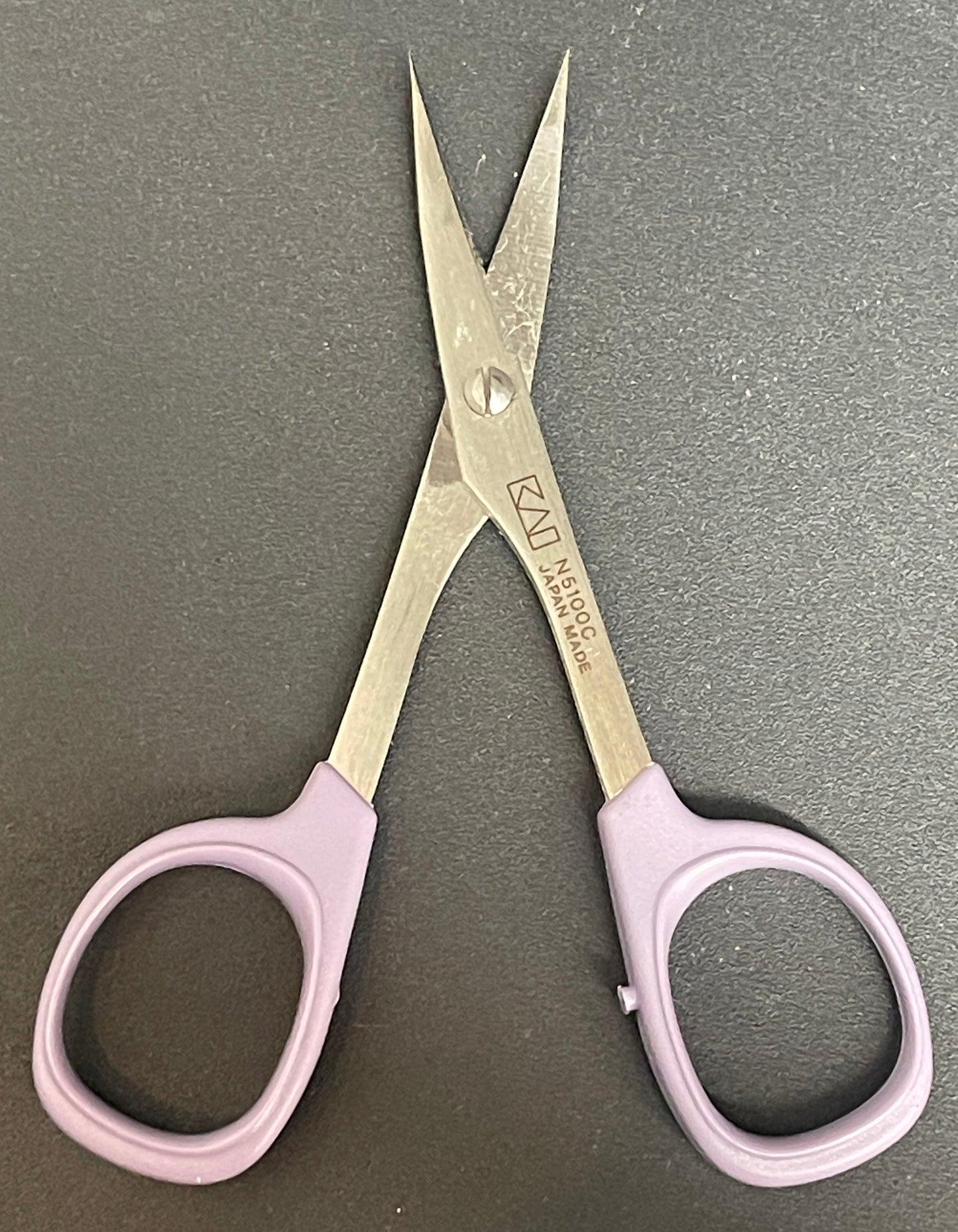 KAI EMBROIDERY FINE POINT CURVED SCISSORS 4"/100MM